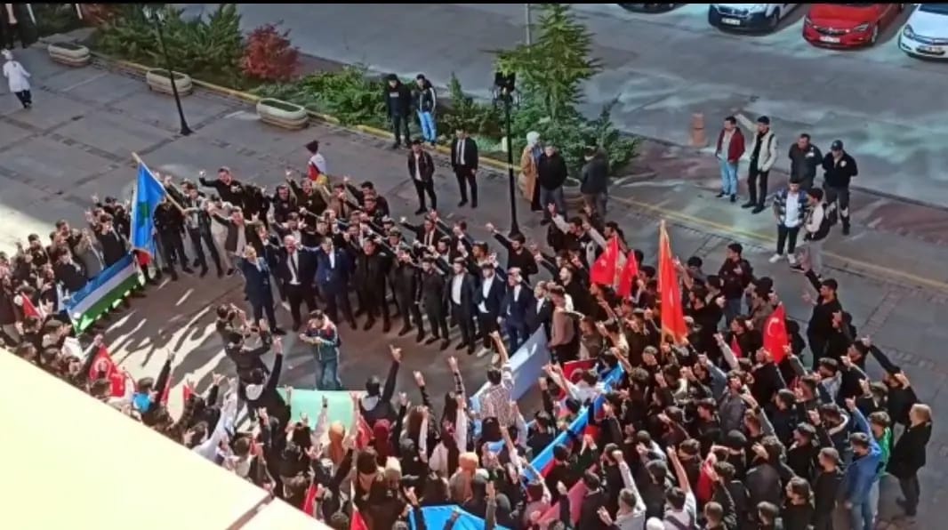 Ülkü Ocaklarından üniversitede gövde gösterisi 1