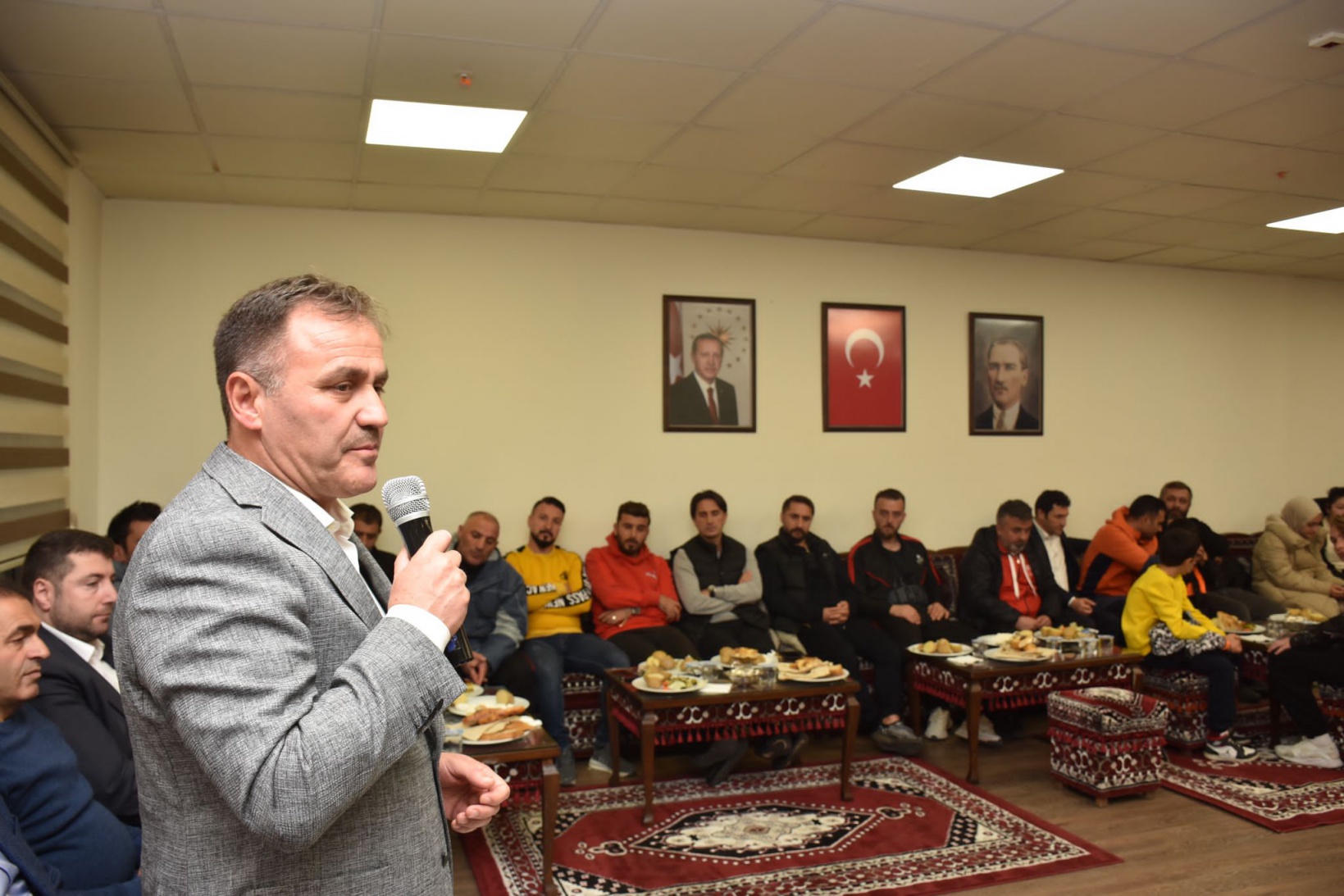 Yunus Emre bebek için Gümüşhane’ye gelen ünlü futbolculara Herfene programı düzenlendi 4