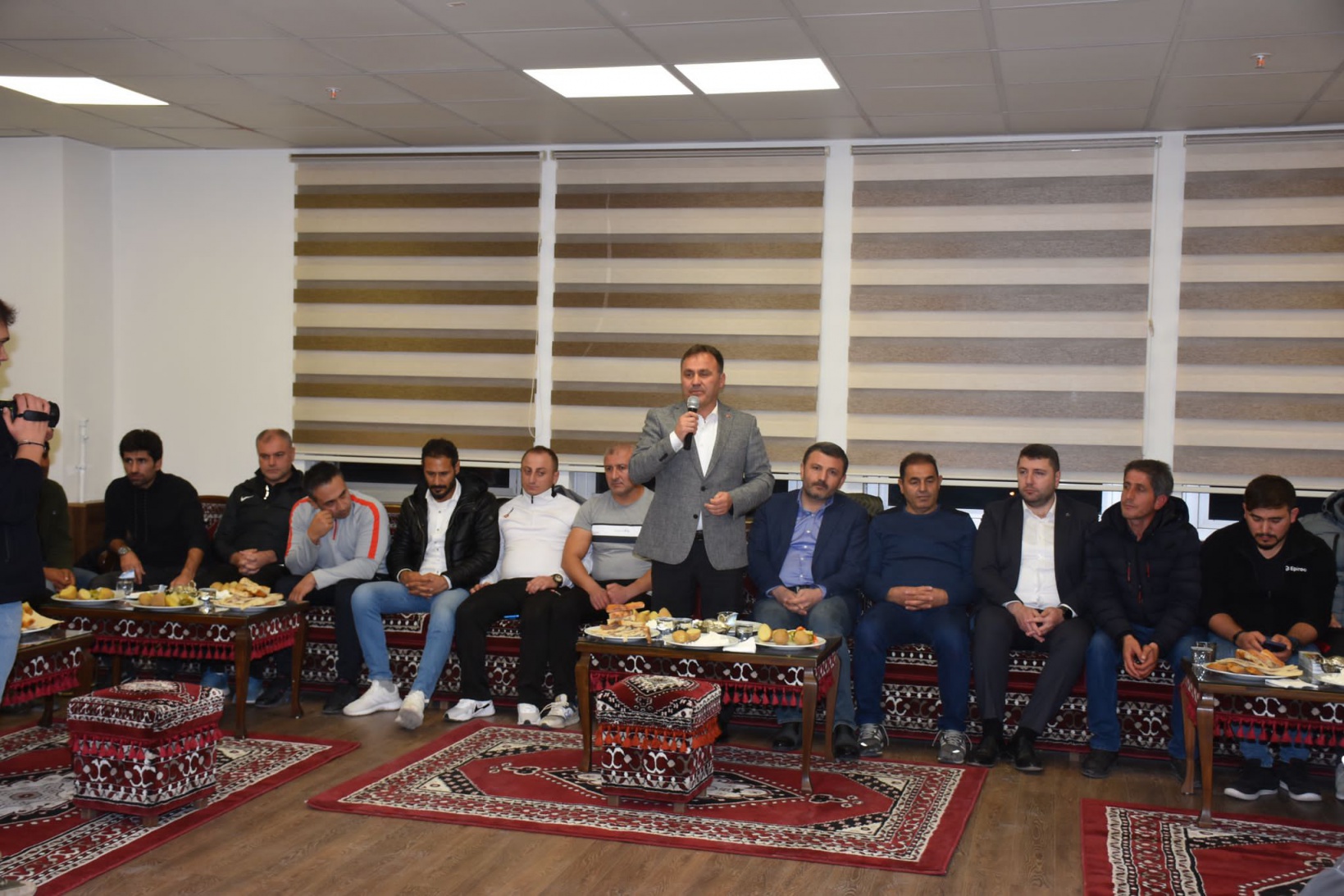 Yunus Emre bebek için Gümüşhane’ye gelen ünlü futbolculara Herfene programı düzenlendi 6