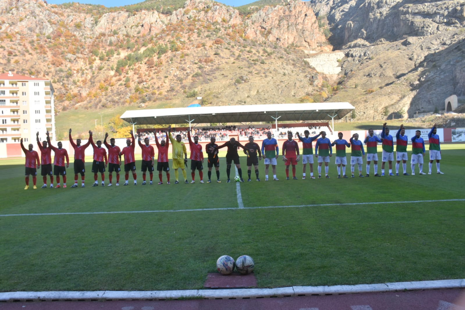 Yunus Emre bebek için düzenlenen turnuvada Türkiye veteranları 5-2 kazandı 15