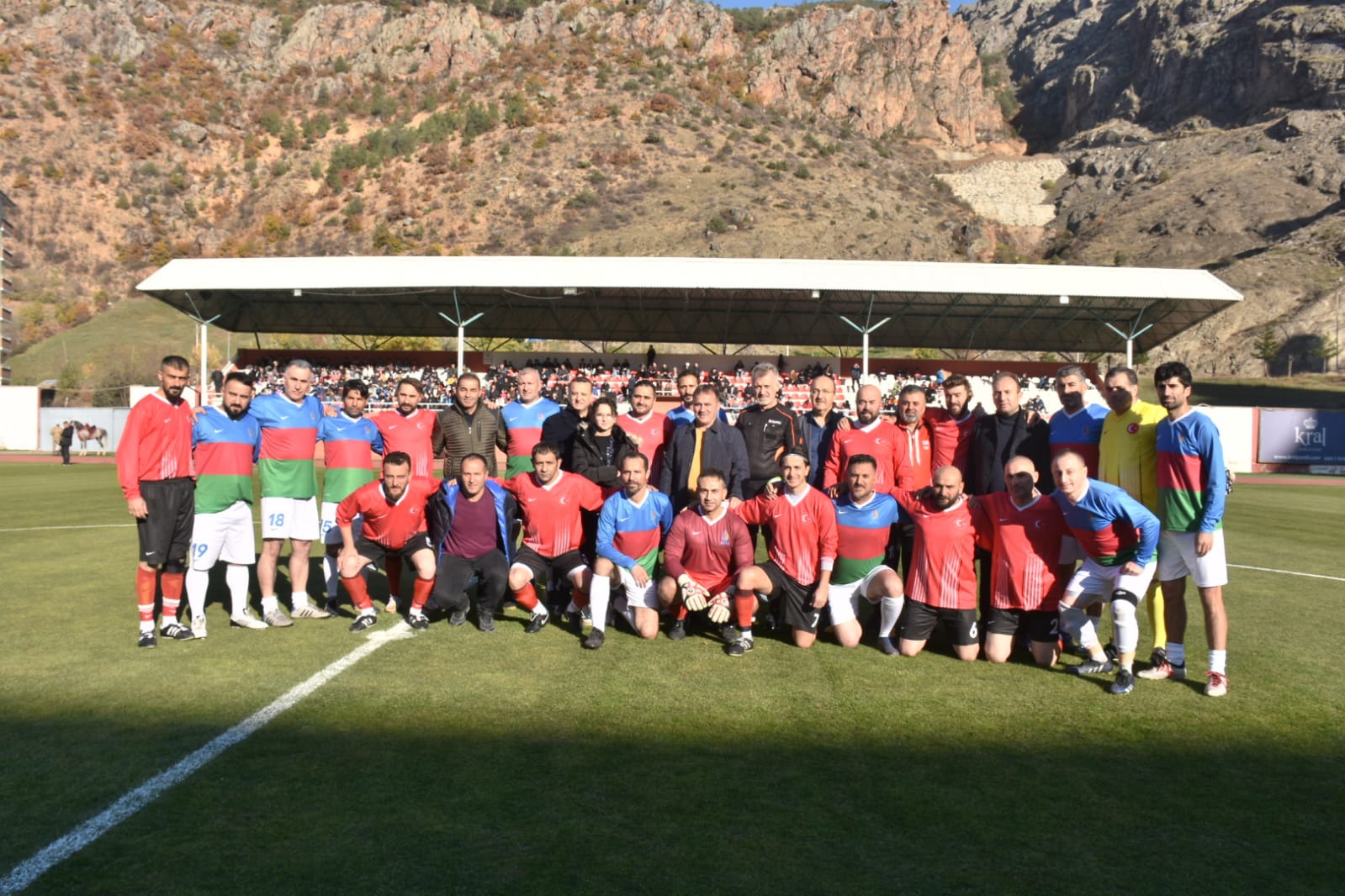 Yunus Emre bebek için düzenlenen turnuvada Türkiye veteranları 5-2 kazandı 14