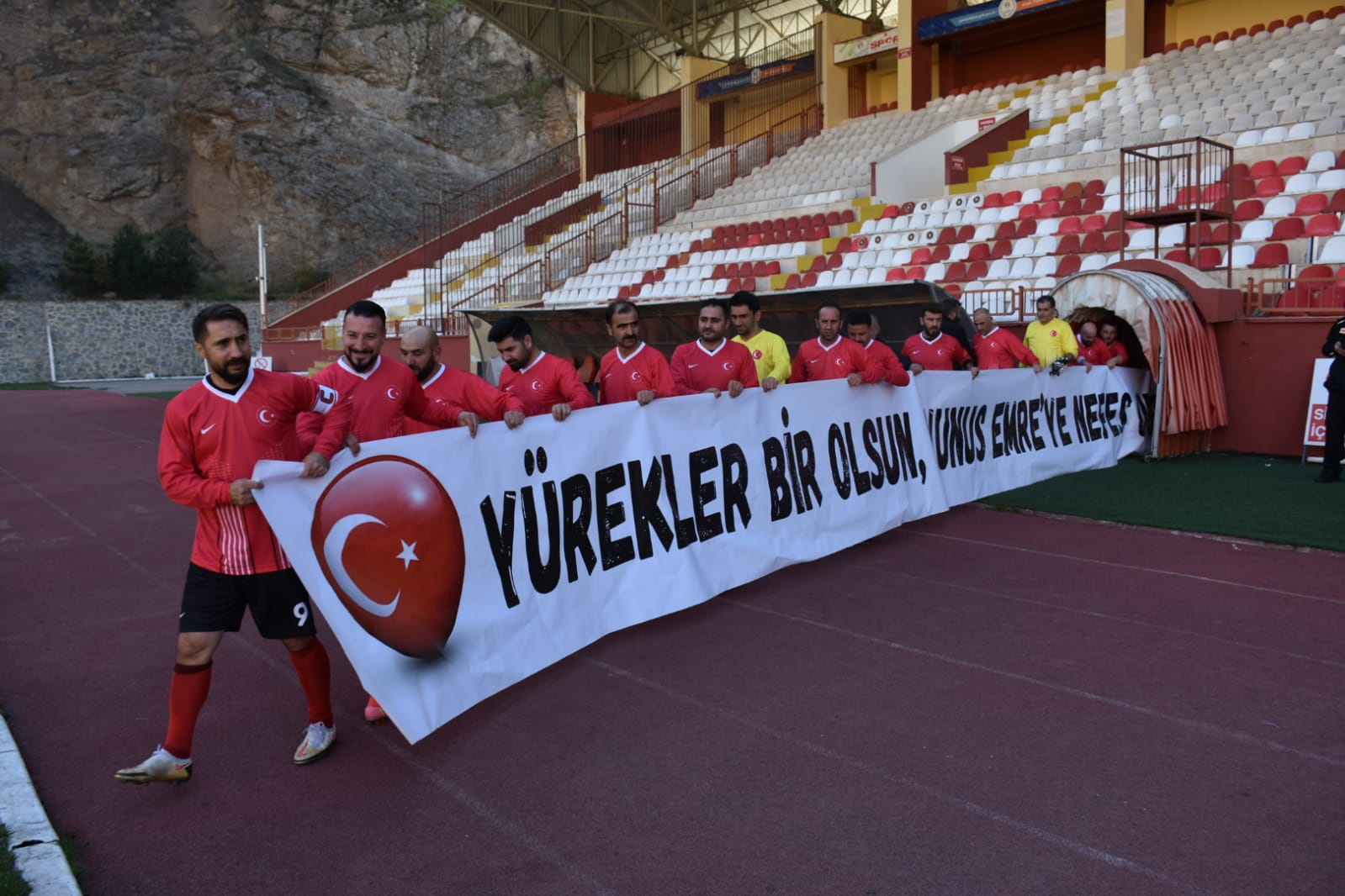 Yunus Emre bebek için düzenlenen turnuvada Türkiye veteranları 5-2 kazandı 9