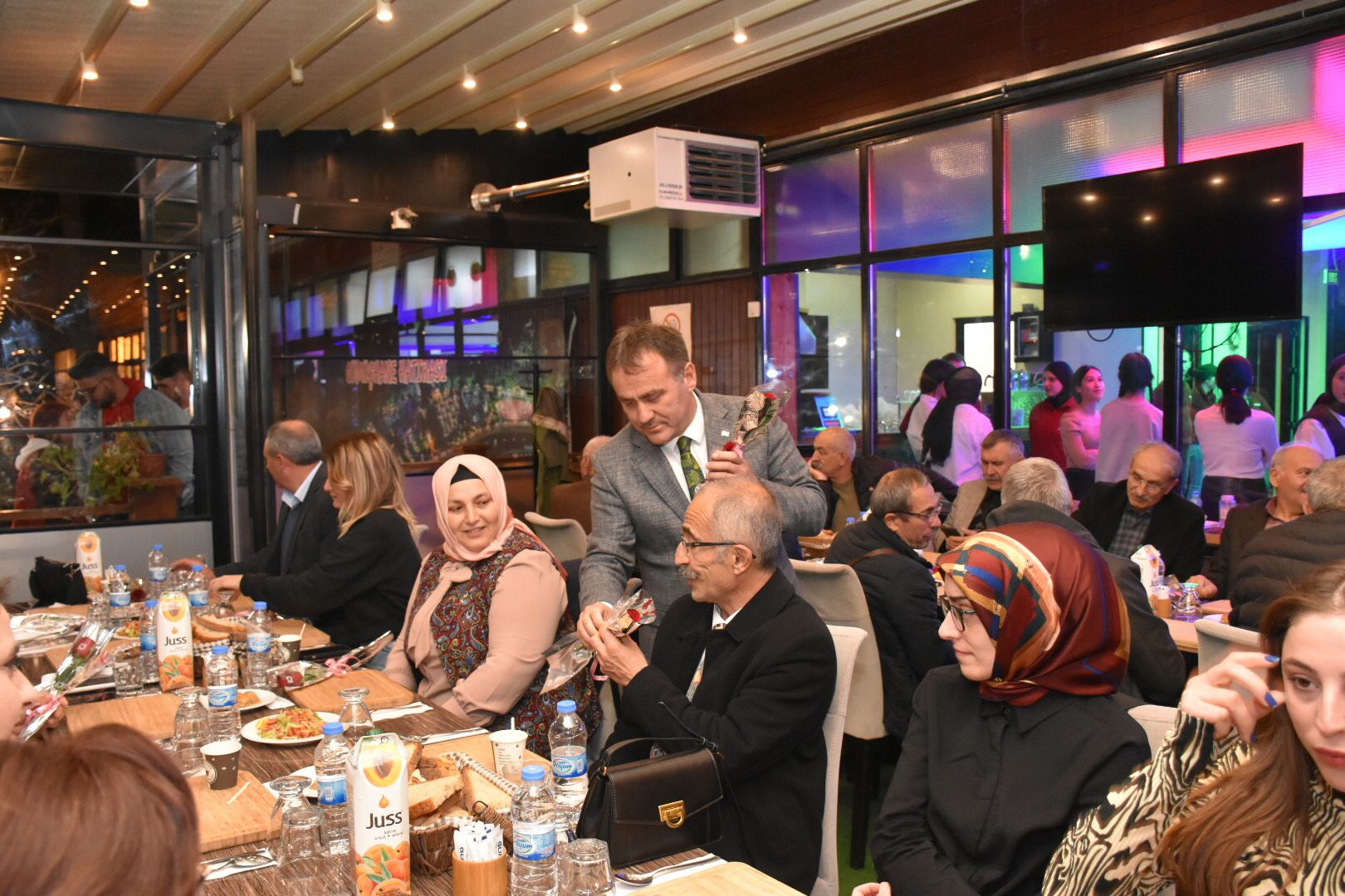 Öğretmenler yemekte buluştu 5