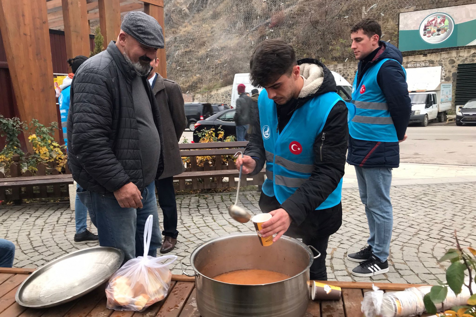 Ülkü Ocaklarından madencilere sıcak çorba ikramı 9