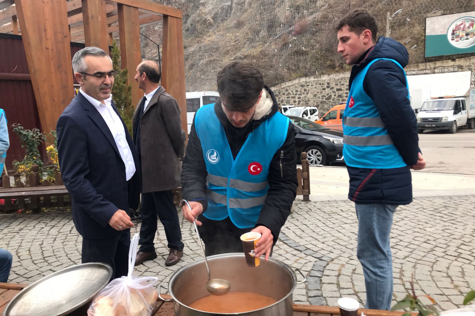 Ülkü Ocaklarından madencilere sıcak çorba ikramı 5