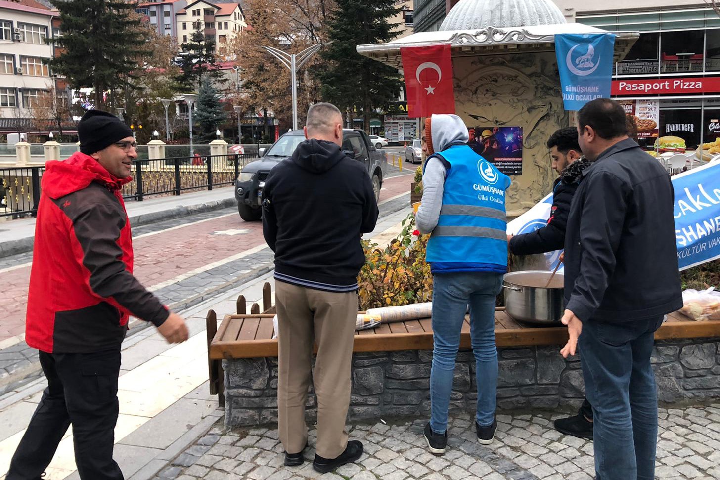 Ülkü Ocaklarından madencilere sıcak çorba ikramı 3