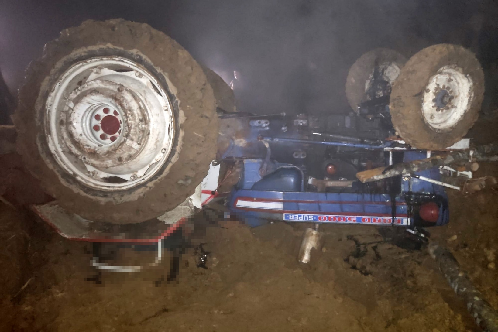 Yeni aldığı traktörün altında kalan 3 çocuk babası şahıs hayatını kaybetti   4