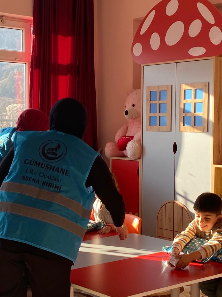 Asenalar köy okullarındaki çocukları unutmadı 2