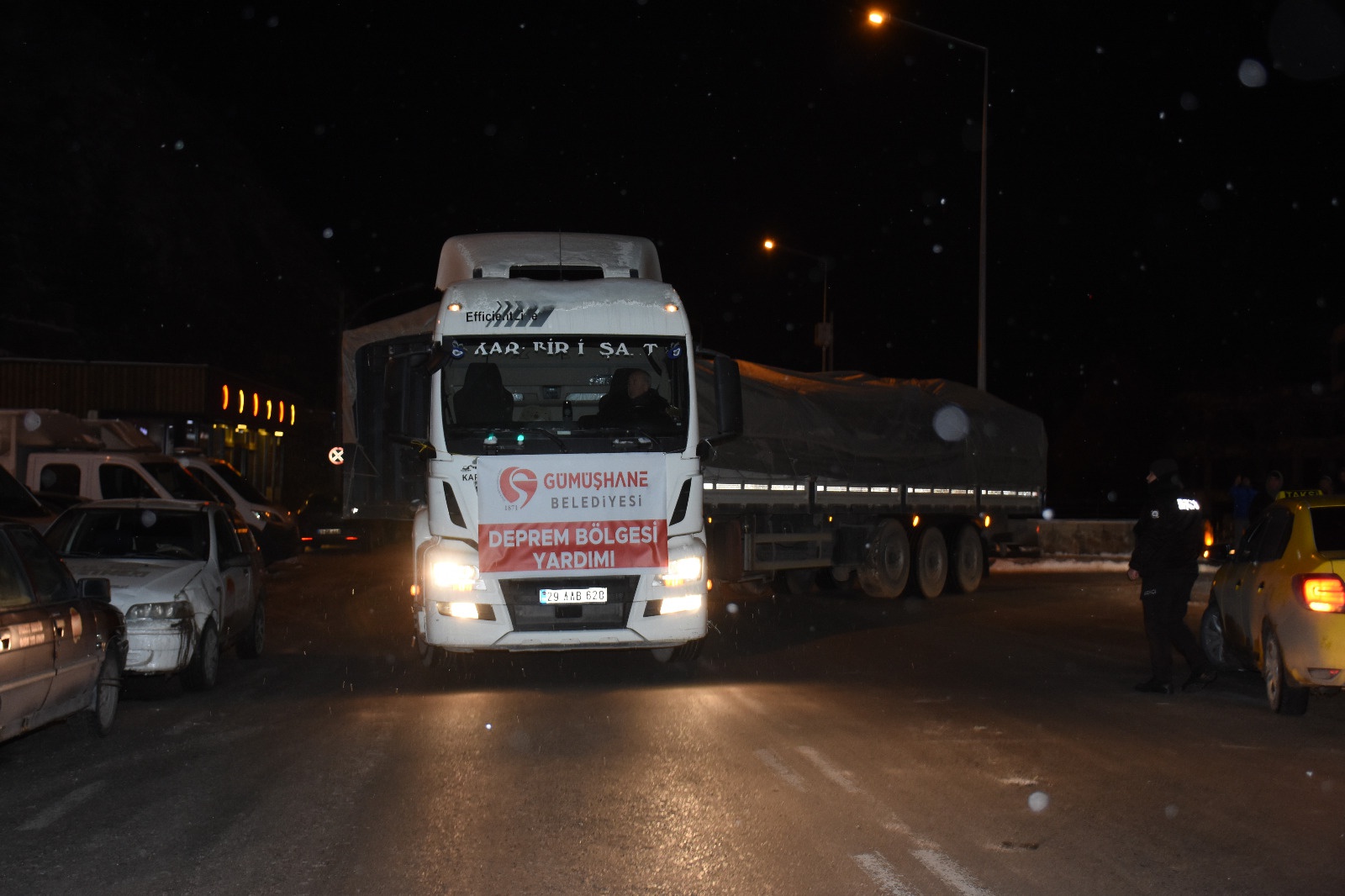 Gümüşhane Belediyesi 5 TIR yardım gönderdi 1