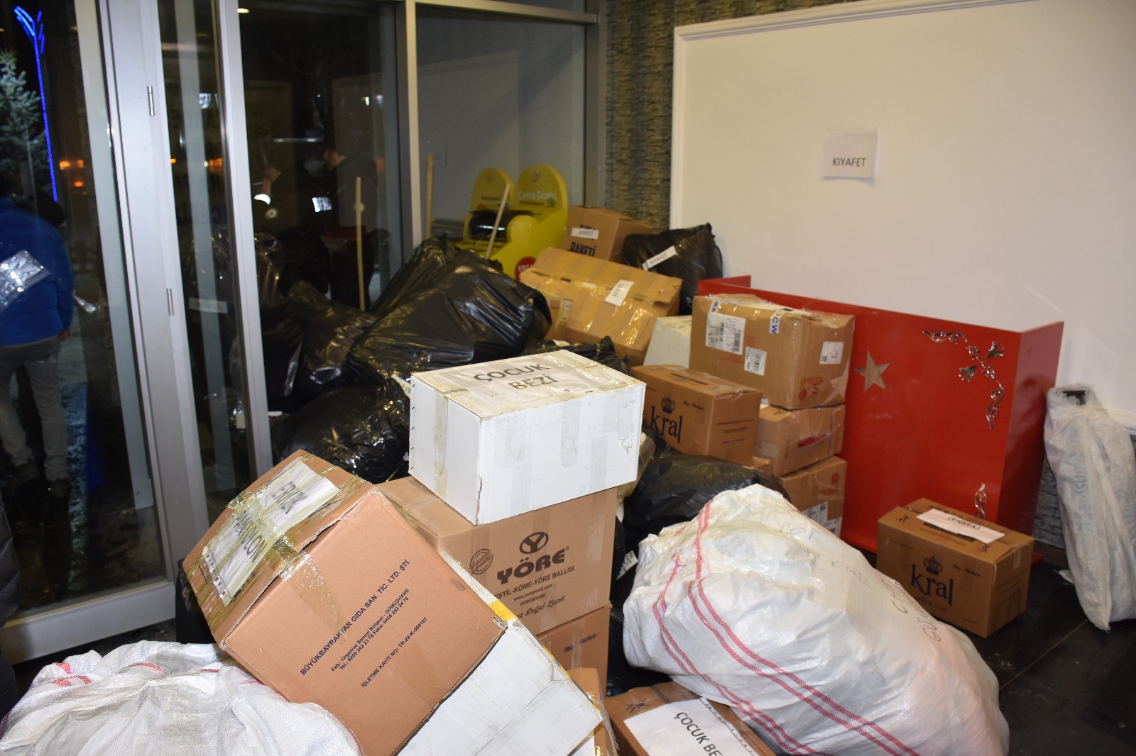 Gümüşhane Belediyesi 5 TIR yardım gönderdi 4