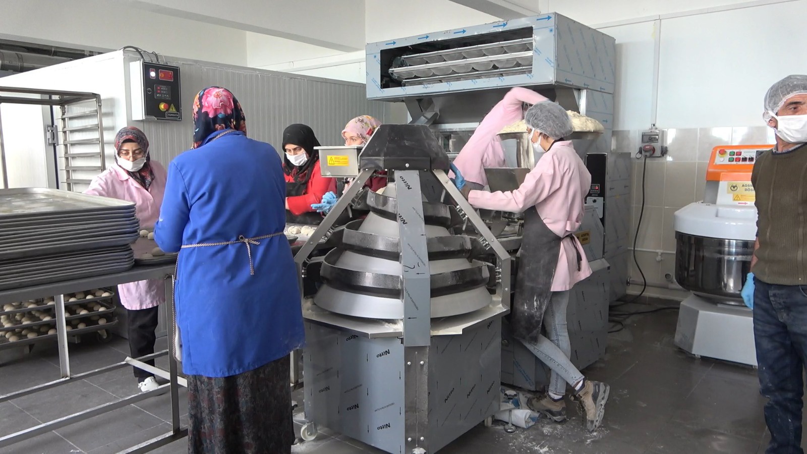 Hayme Ana depremzedeler için ekmek üretim merkezi oldu 1