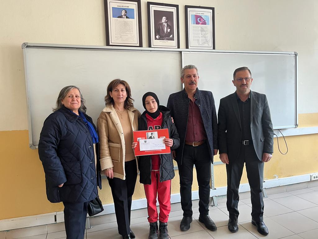 Dereceye giren öğrenciler ödüllerini aldı 1