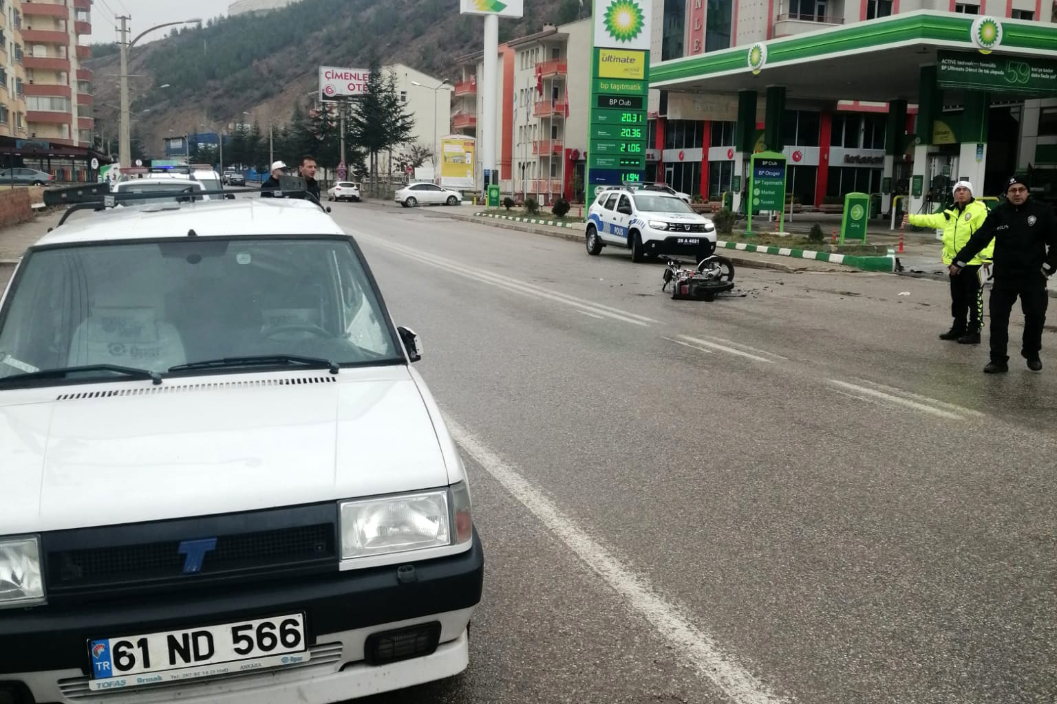 Otomobille motosiklet çarpıştı: 2 yaralı 2