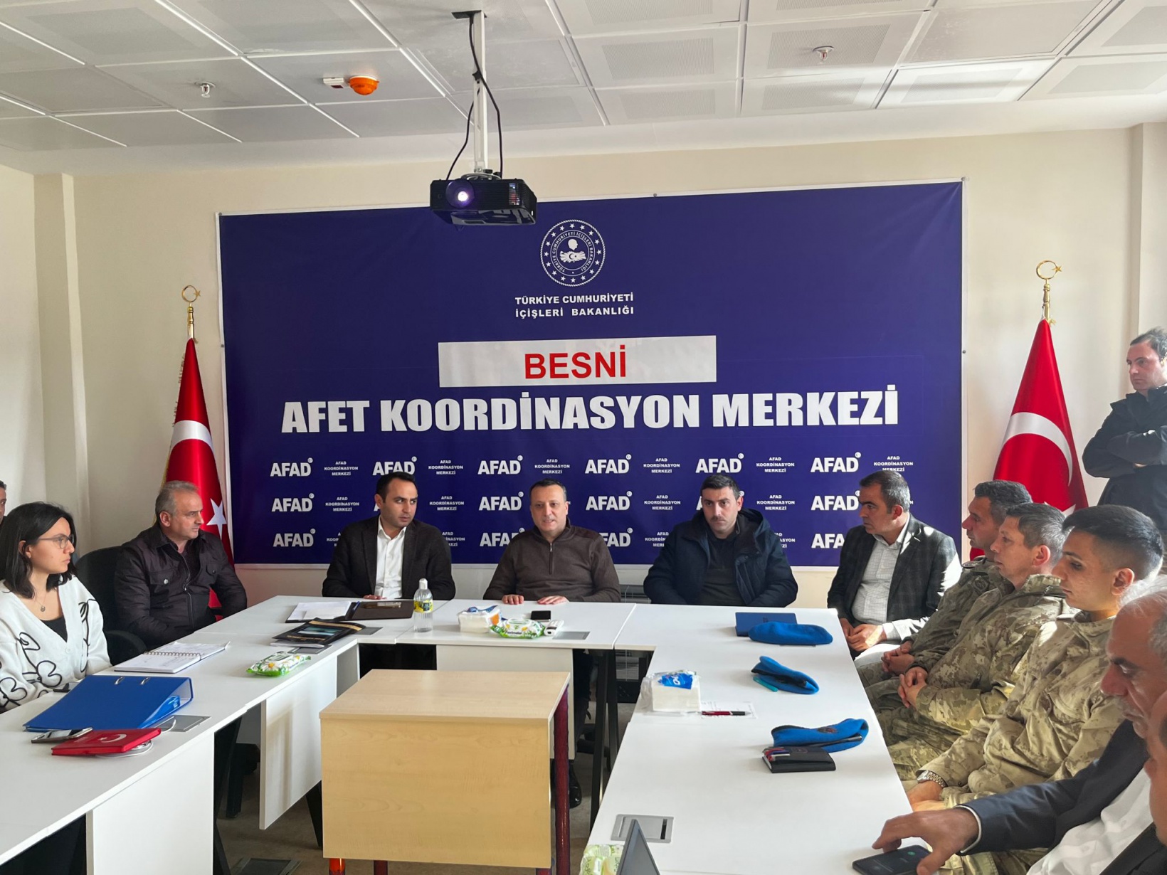 Vali Taşbilek deprem bölgesinde 1