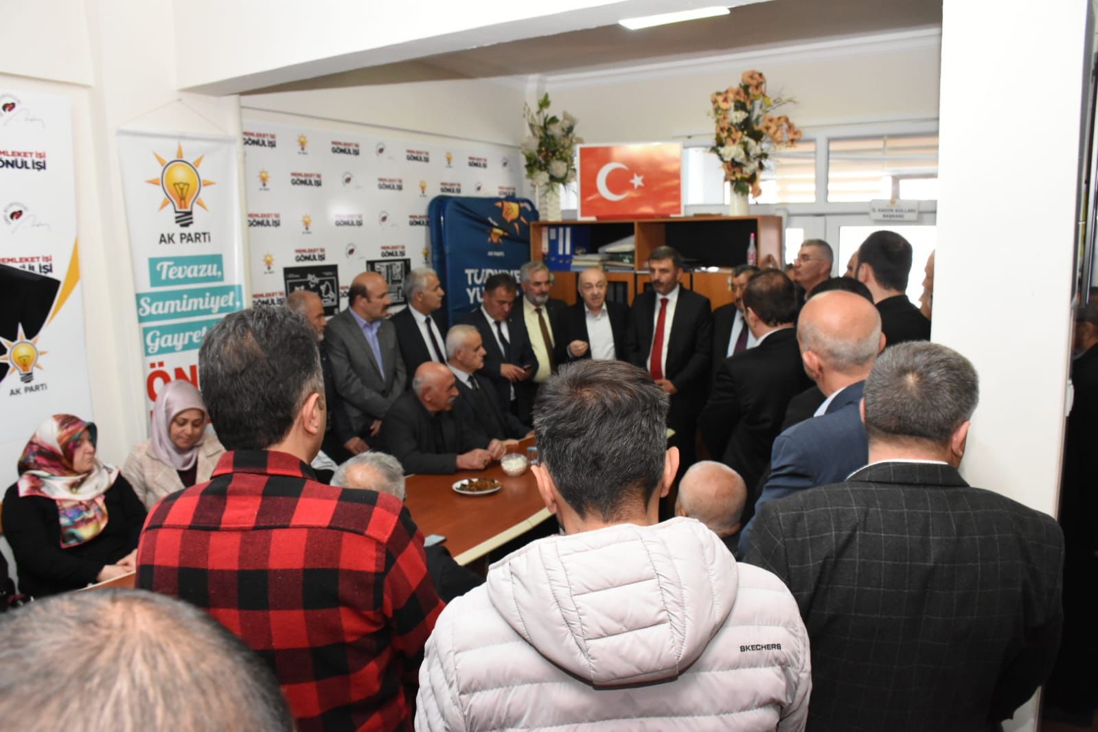 AK Parti teşkilatları bayramda kucaklaştı 1