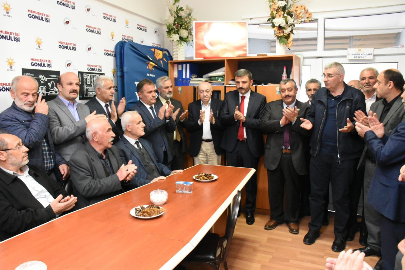 AK Parti teşkilatları bayramda kucaklaştı 2