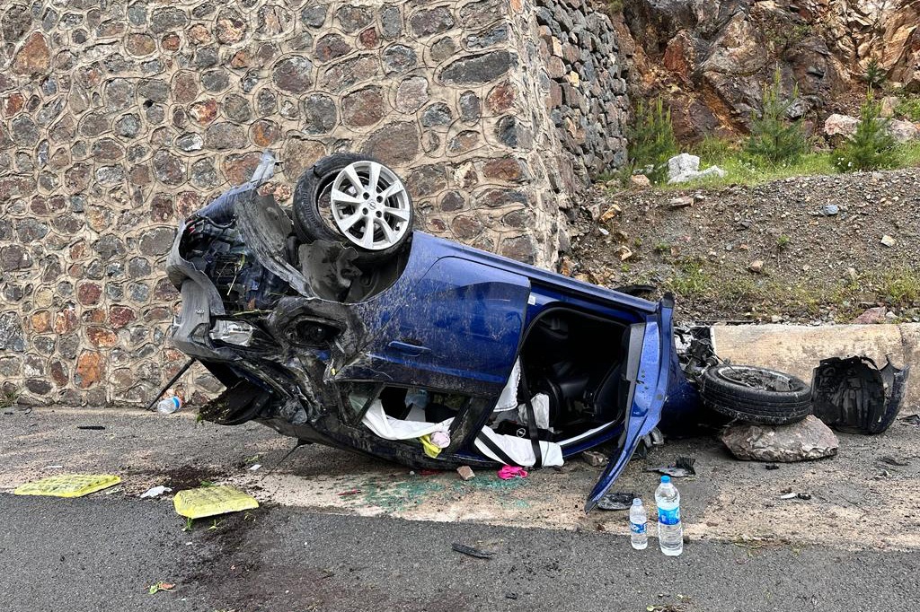 Emniyet kemeri hayatlarını kurtardı 3