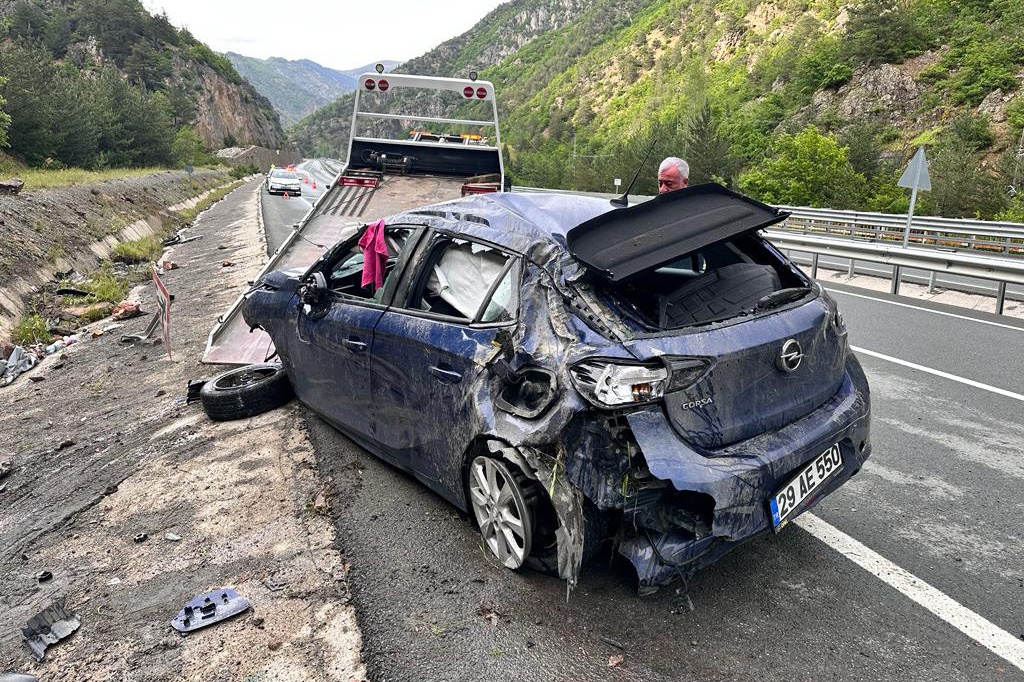 Emniyet kemeri hayatlarını kurtardı 4