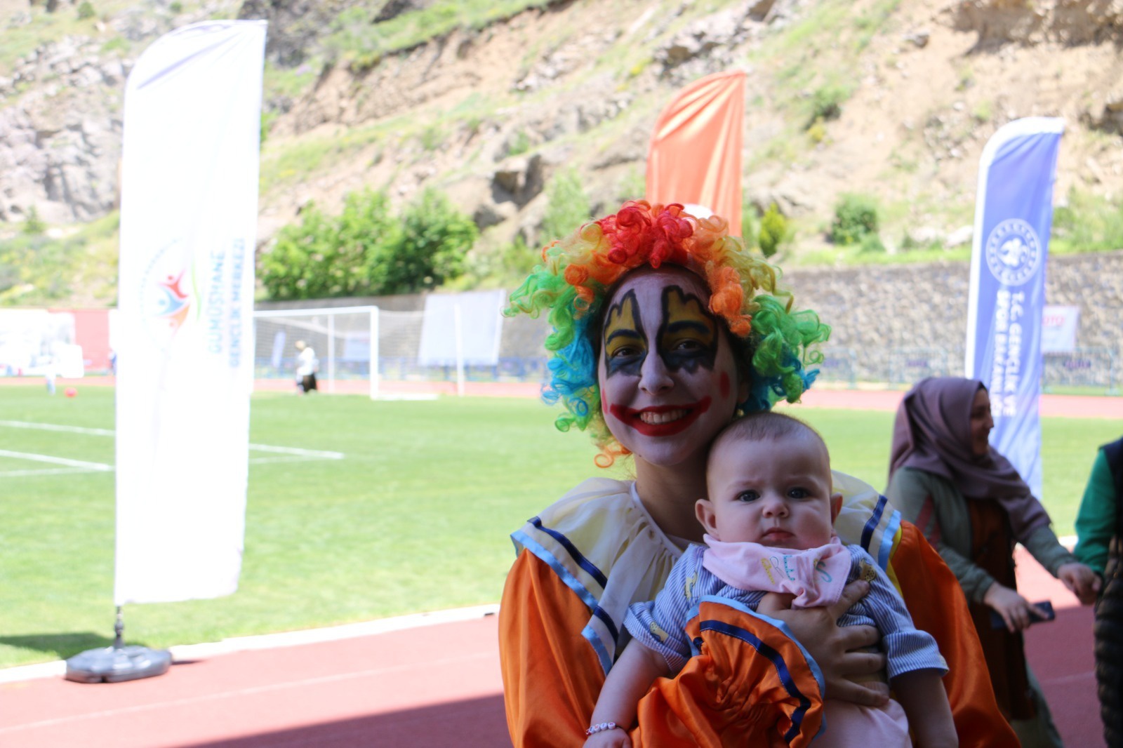 Karnesini alan çocuklar Yenişehir Stadyumunda doyasıya eğlendi 4