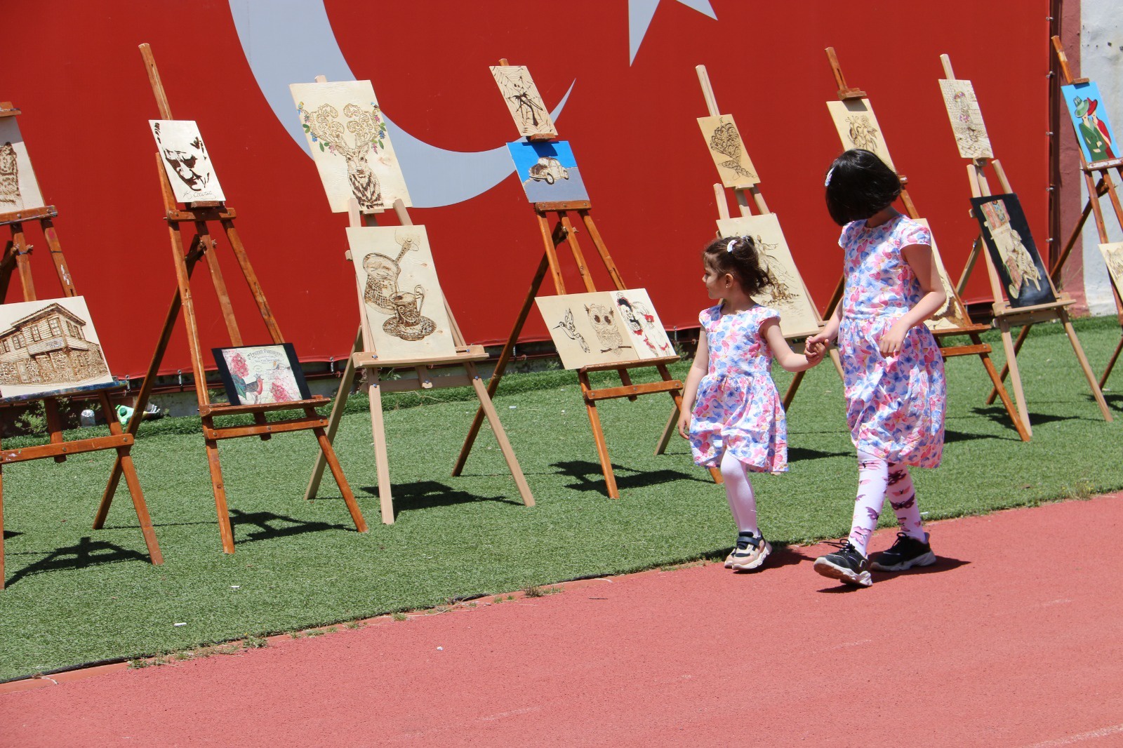 Karnesini alan çocuklar Yenişehir Stadyumunda doyasıya eğlendi 9