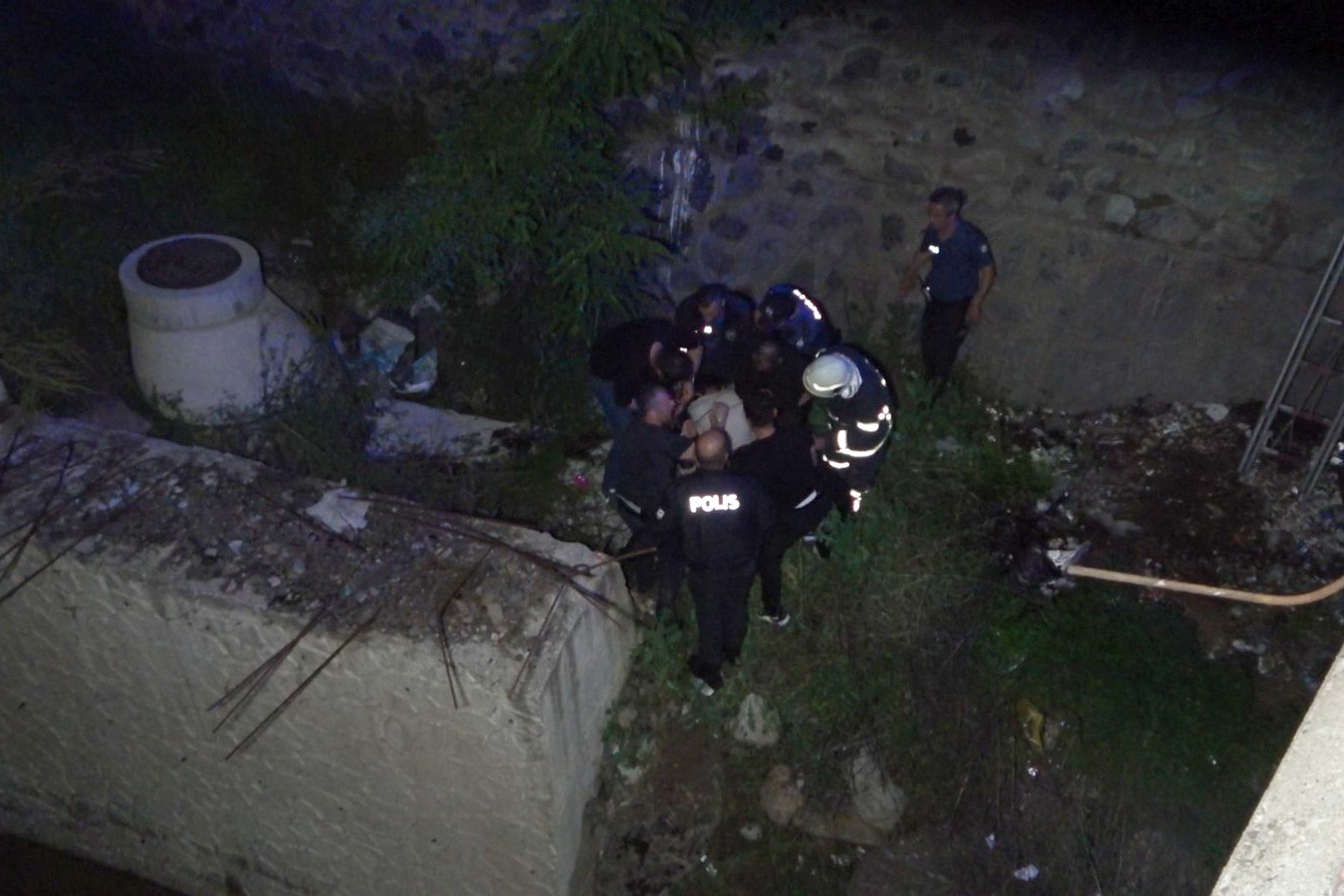 Harşit Çayına atlayan genci polis ekipleri kurtardı 2