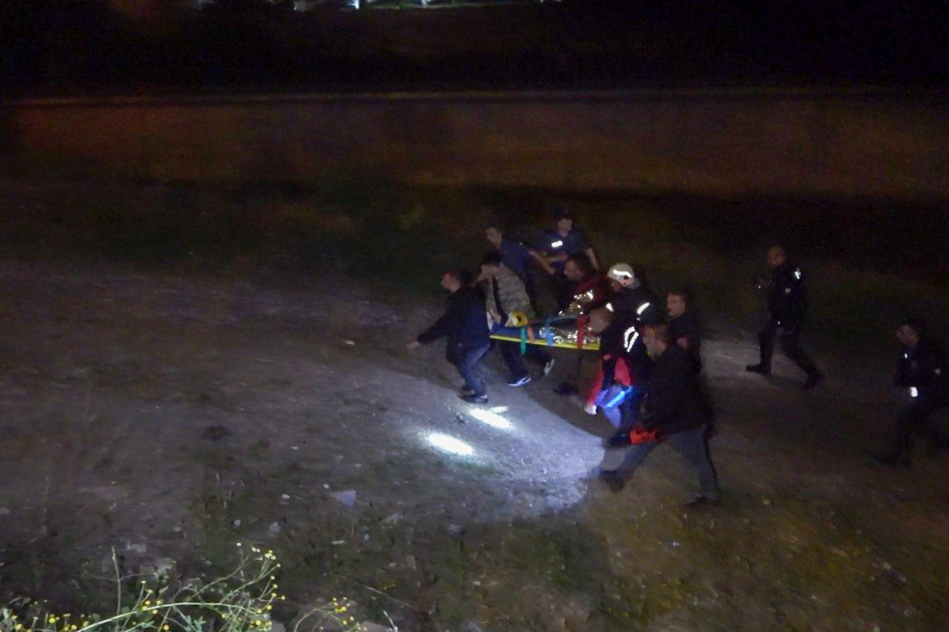 Harşit Çayına atlayan genci polis ekipleri kurtardı 3