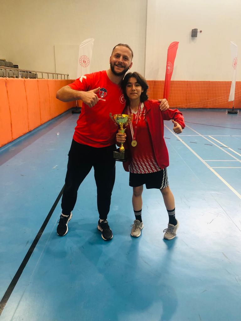 Badmintonda Türkiye çeyrek finallerindeyiz 10