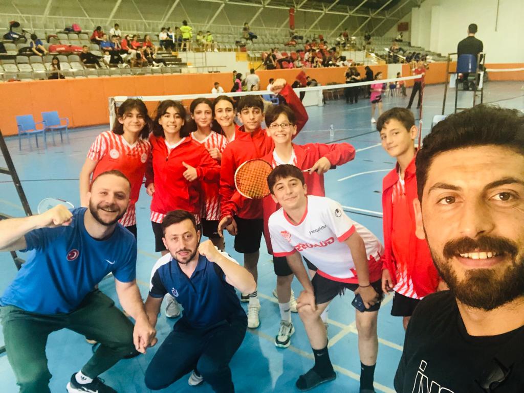 Badmintonda Türkiye çeyrek finallerindeyiz 13