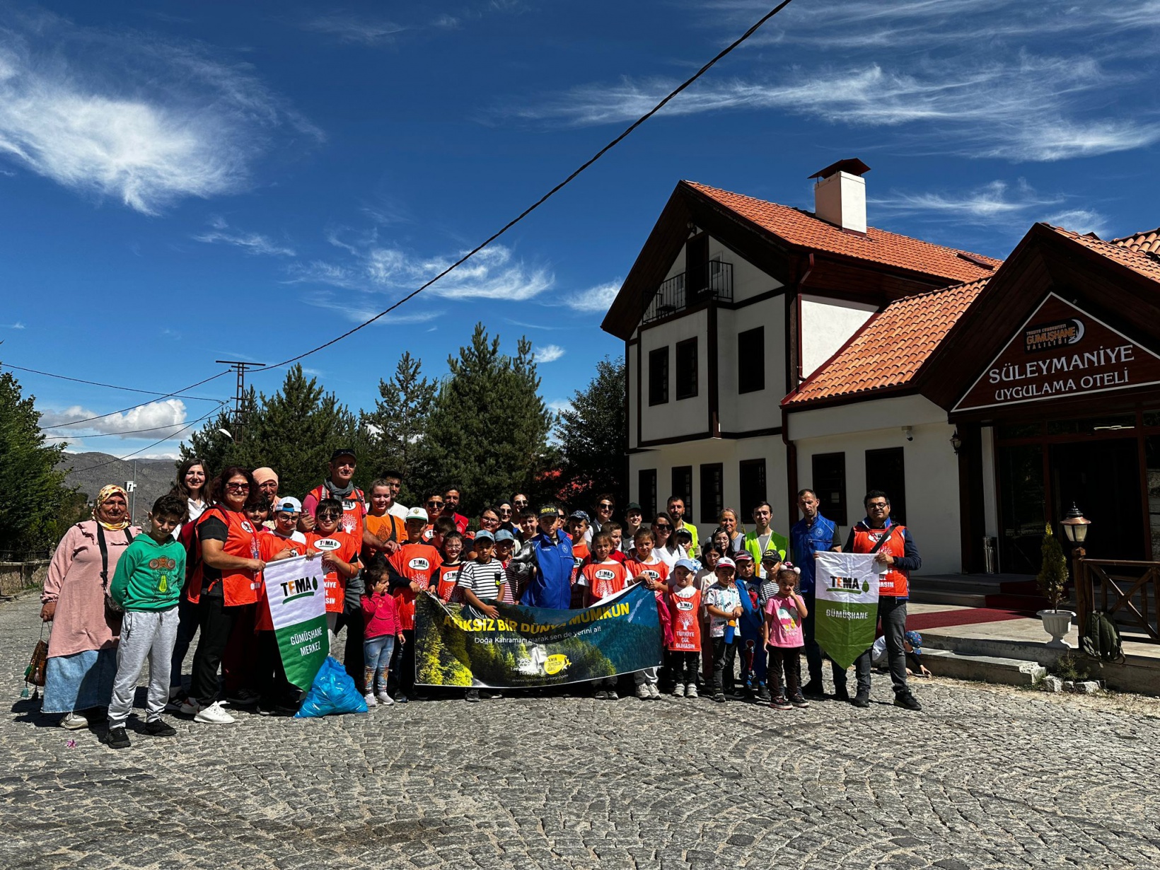 Gümüşhane’de Dünya Temizlik Gününde çevre temizliği yapıldı 1