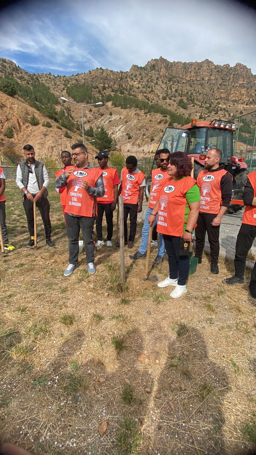 Onlarca fidan toprakla buluştu 10