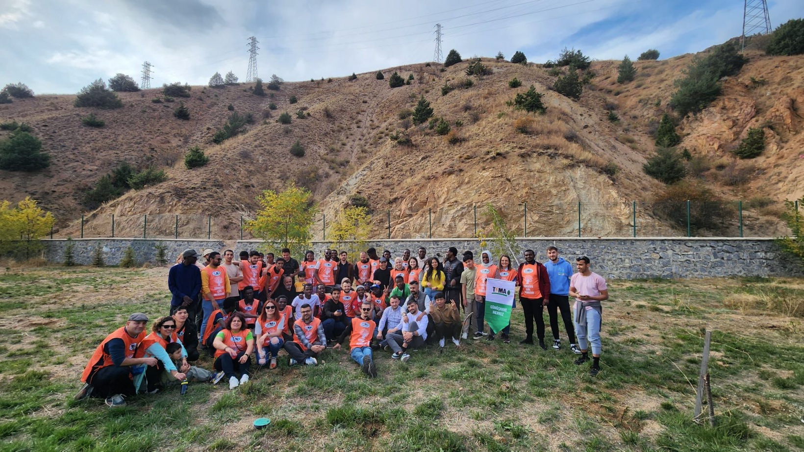 Onlarca fidan toprakla buluştu 3