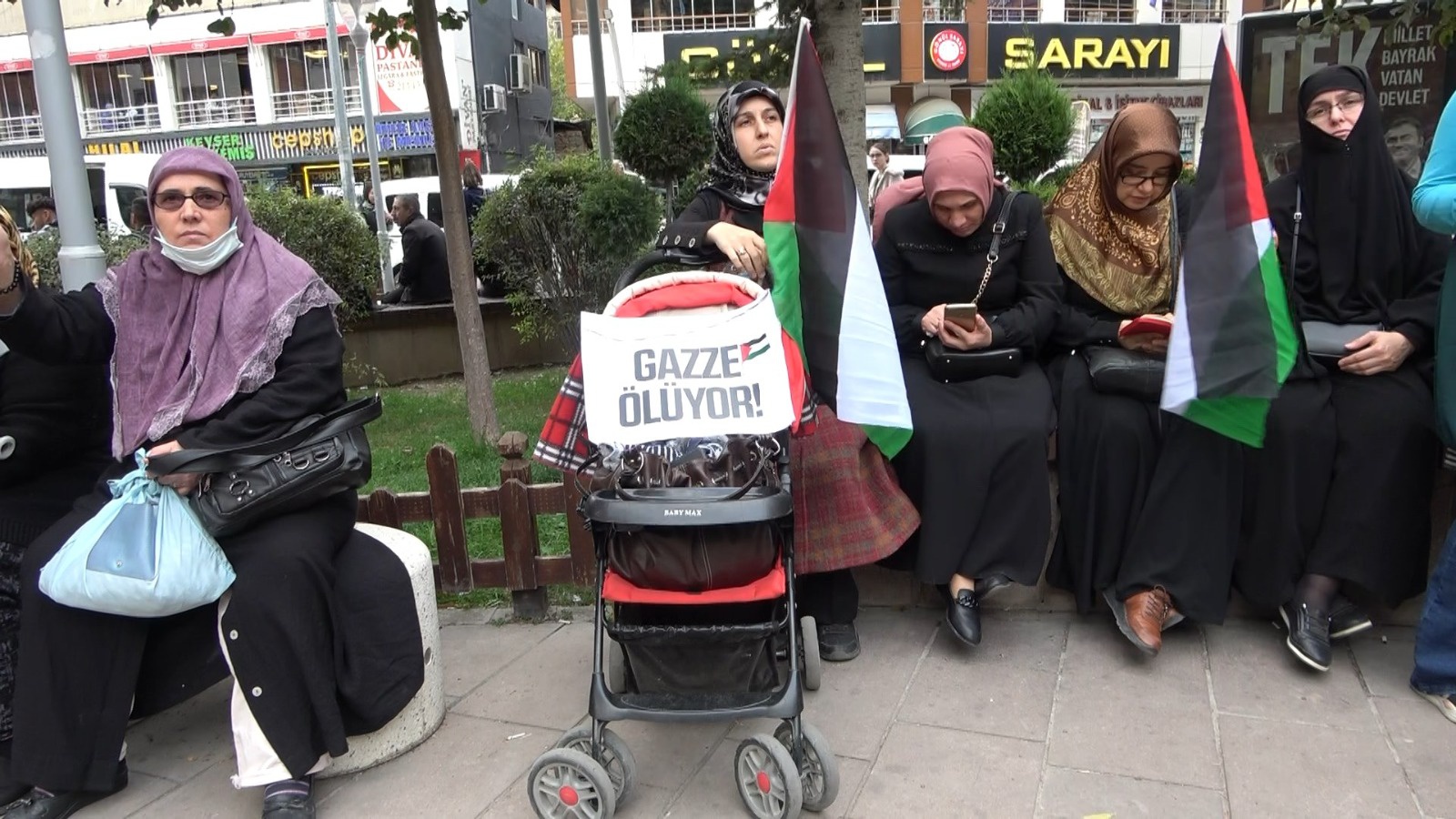 Gümüşhane’de kadınlar Filistin’e destek için oturma eylemi gerçekleştirdi 4