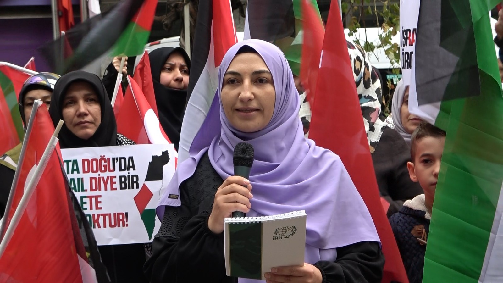 Gümüşhane’de kadınlar Filistin’e destek için oturma eylemi gerçekleştirdi 1