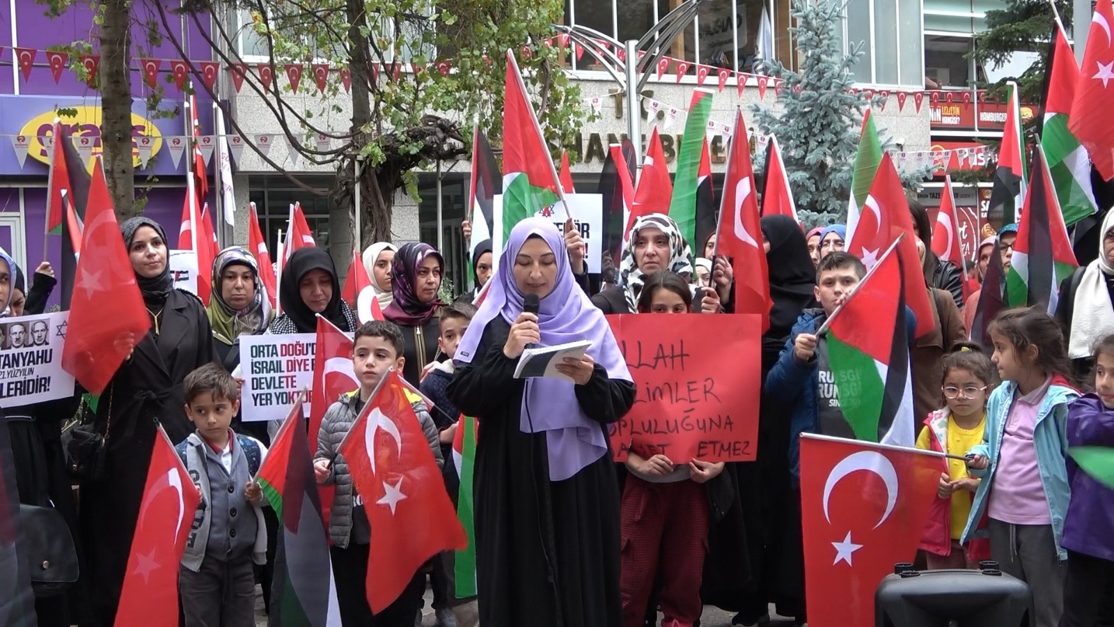 Gümüşhane’de kadınlar Filistin’e destek için oturma eylemi gerçekleştirdi 2