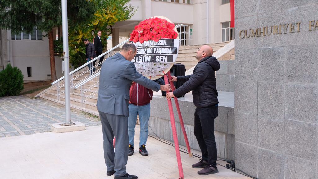 Türk Eğitim-Sen Cumhuriyetin 100. Yılında Atatürk Anıtına çelenk bıraktı 7