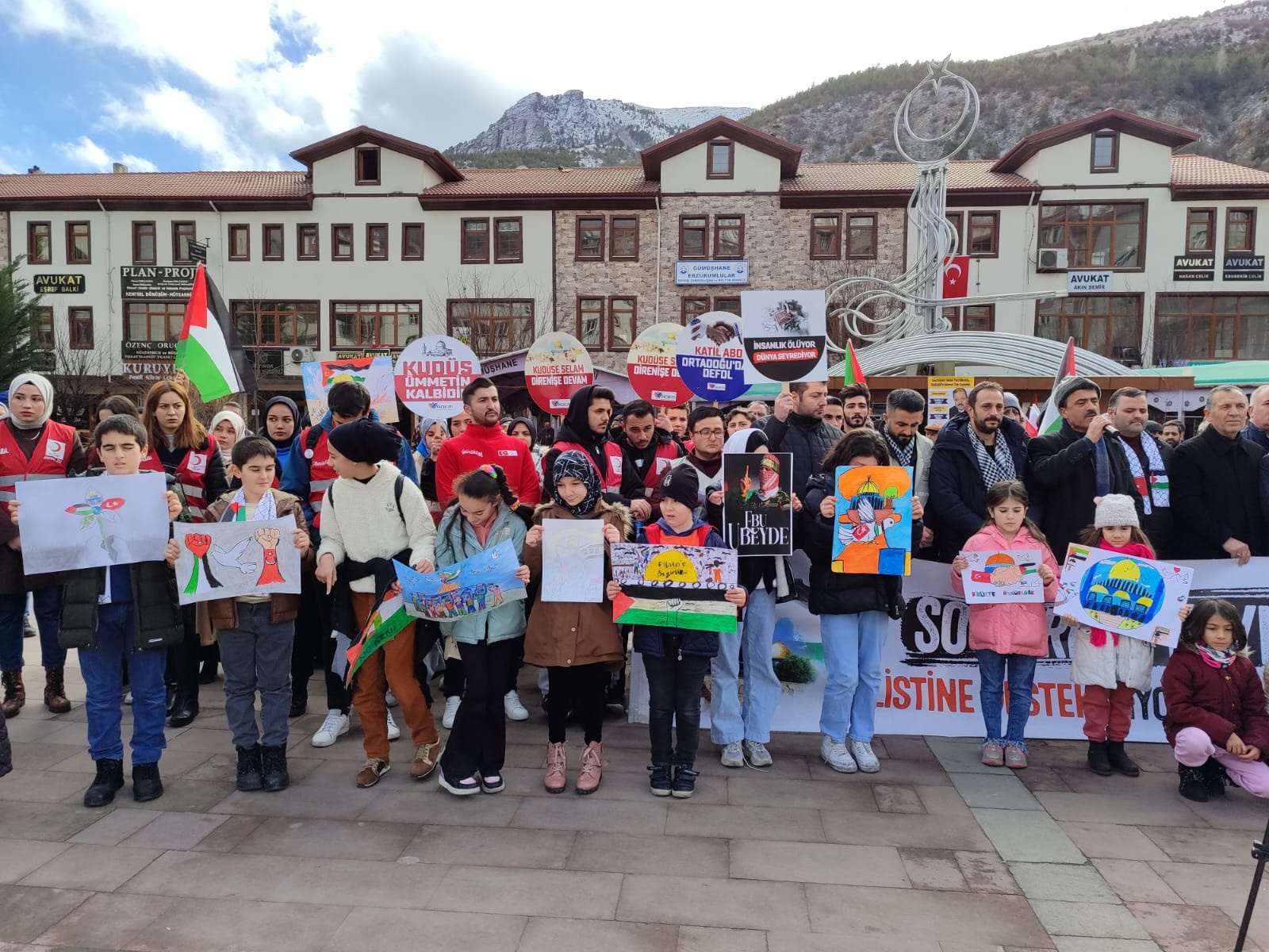 Gümüşhane’de şehitlere rahmet, terör ve İsrail’e lanet eylemi yapıldı 6