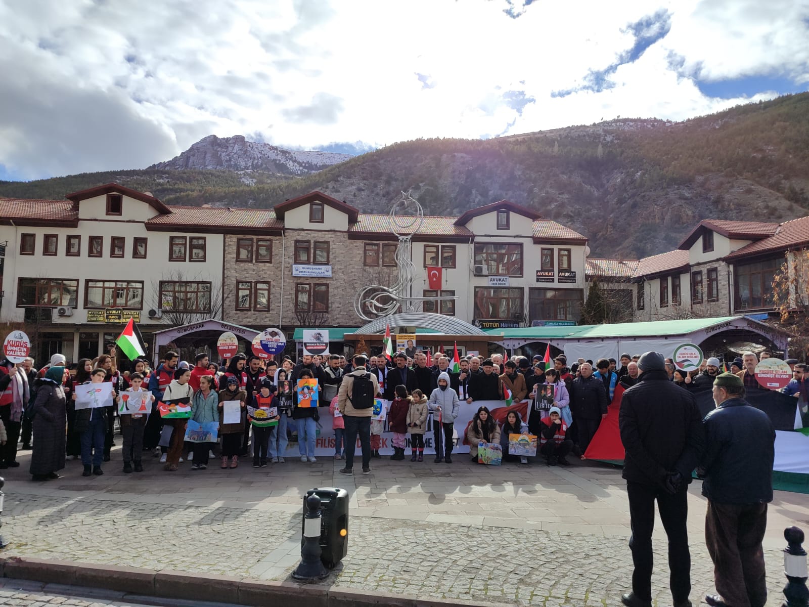 Gümüşhane’de şehitlere rahmet, terör ve İsrail’e lanet eylemi yapıldı 10