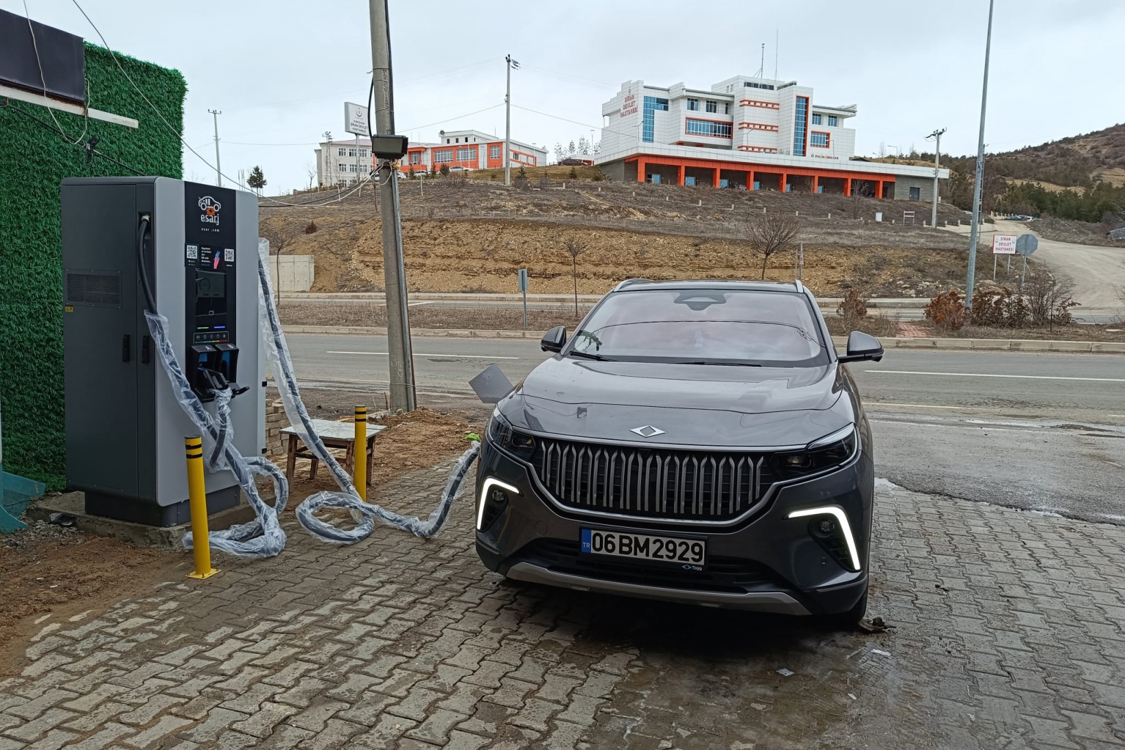 Sivas-Tersun-Trabzon istikametindeki tek elektrikli şarj istasyonu Şiran’da 4