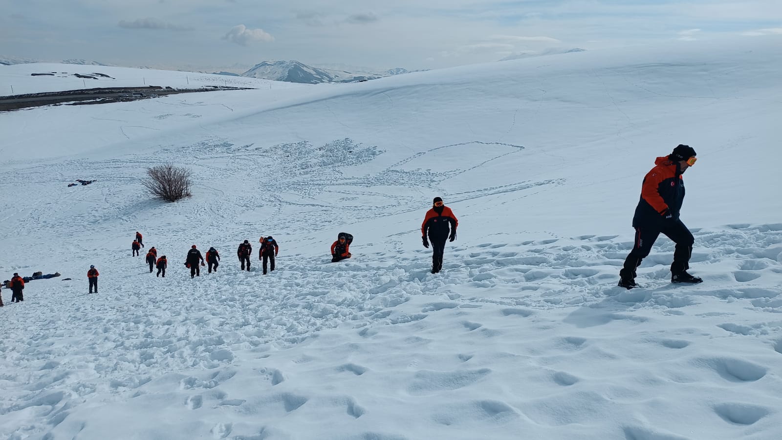 Gümüşhane AFAD ekibi 2 bin 225 rakımda çığ eğitimi alıyor 8