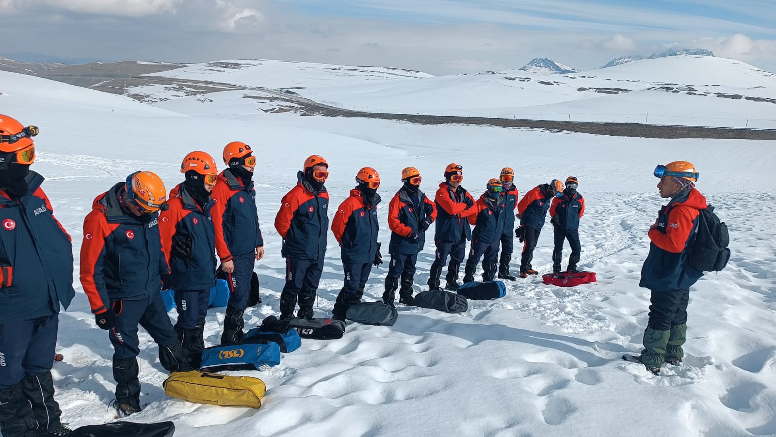 Gümüşhane AFAD ekibi 2 bin 225 rakımda çığ eğitimi alıyor 7