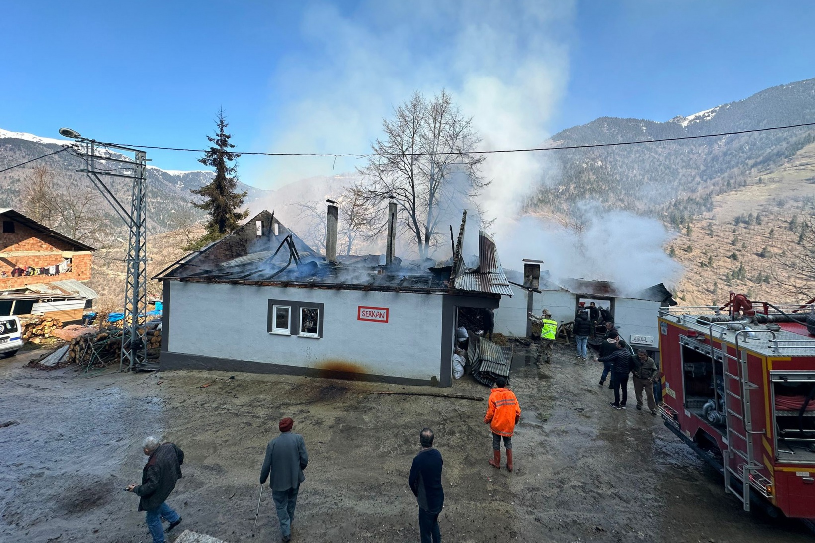 Kürtün'de korkutan yangın 11