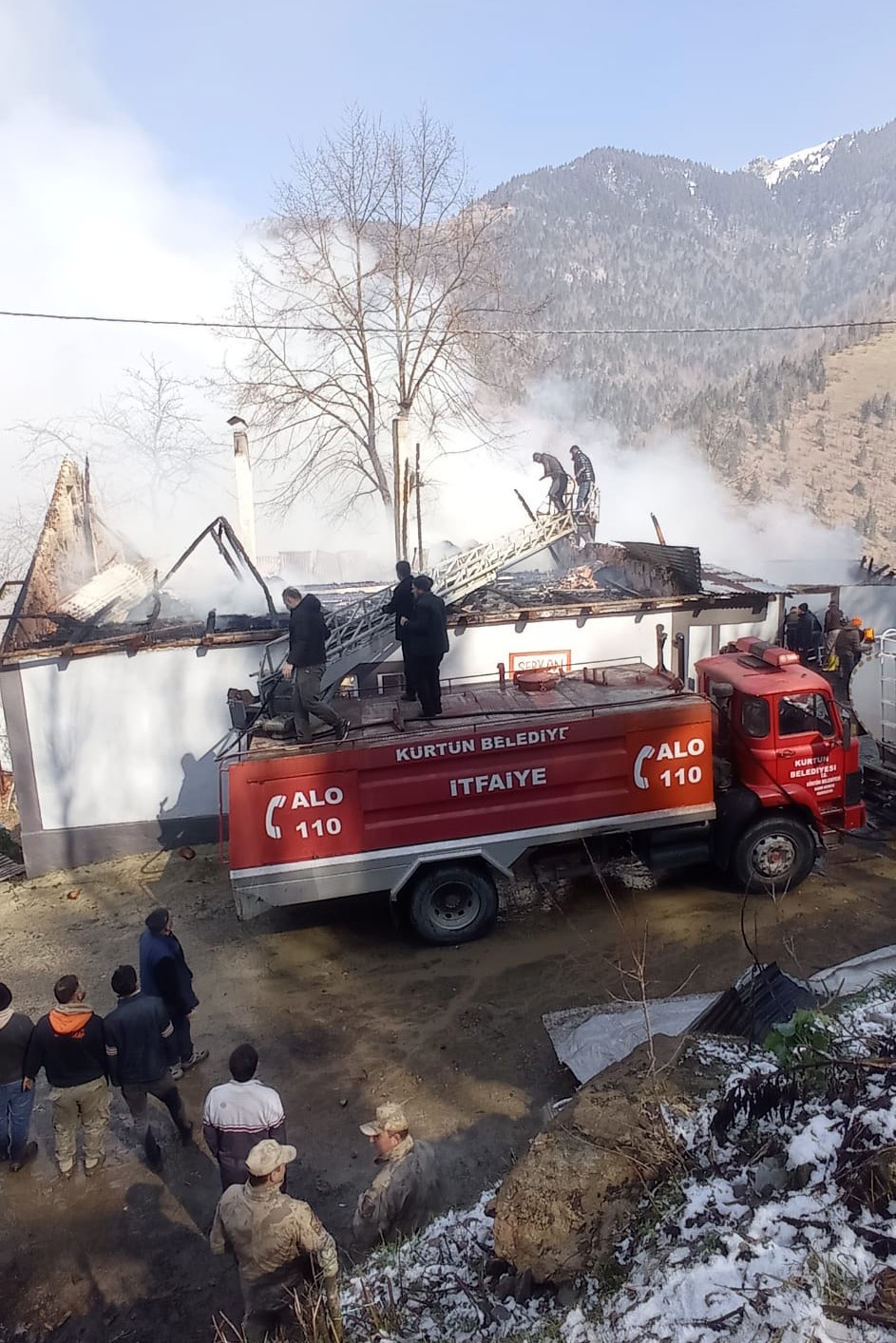 Kürtün'de korkutan yangın 4