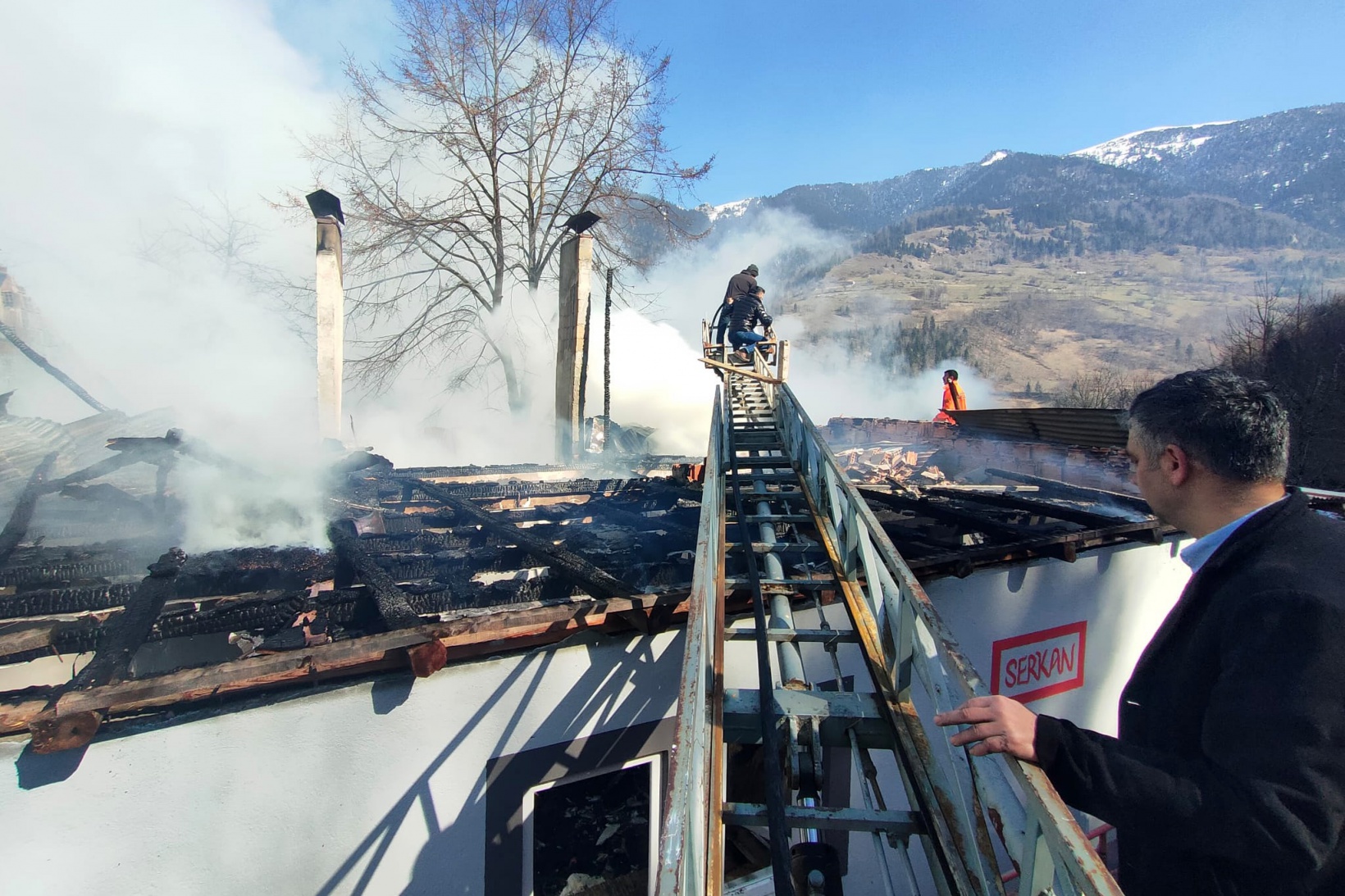 Kürtün'de korkutan yangın 9