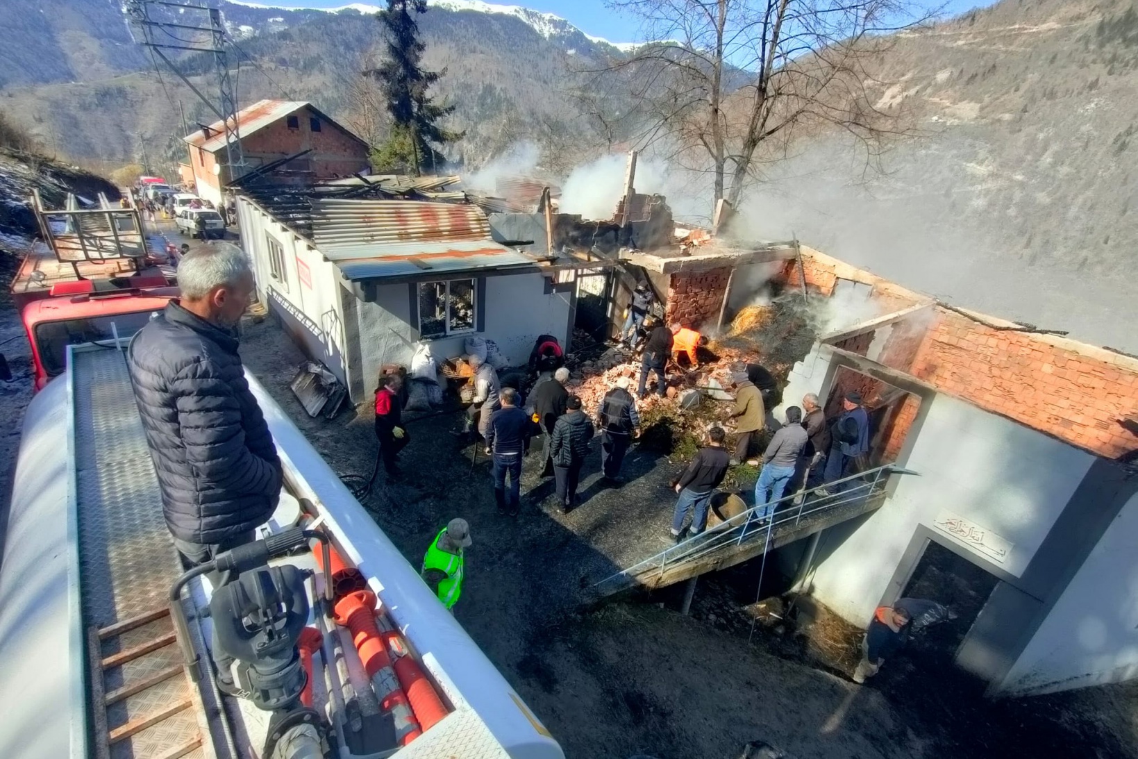 Kürtün'de korkutan yangın 10