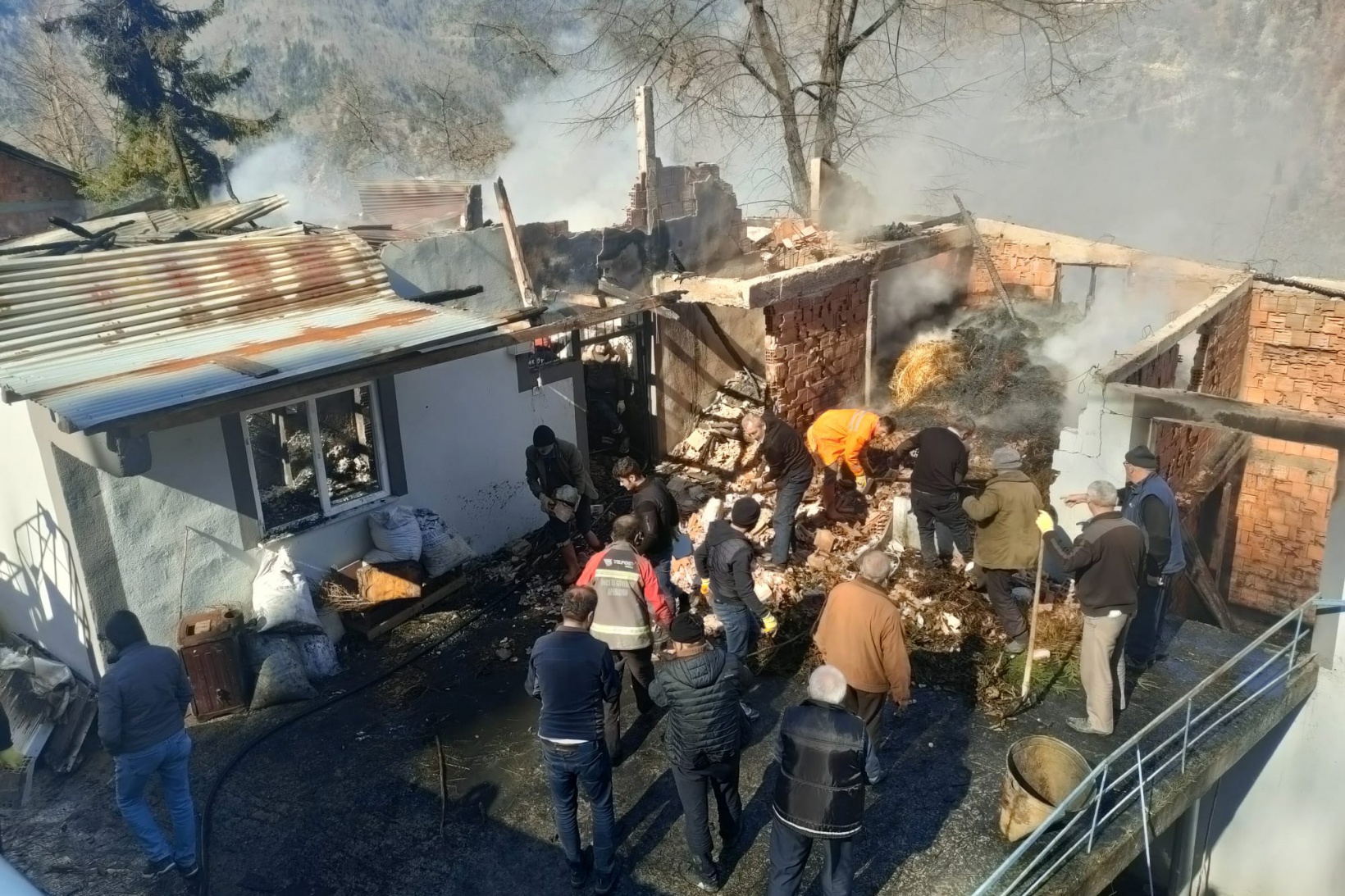 Kürtün'de korkutan yangın 8