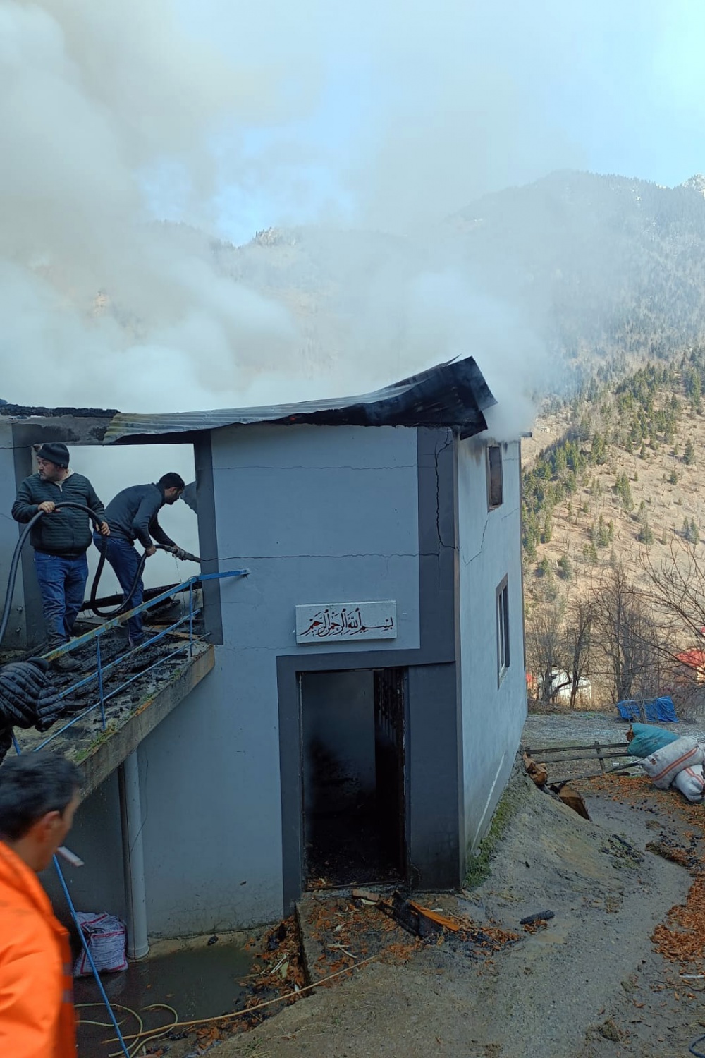 Kürtün'de korkutan yangın 1