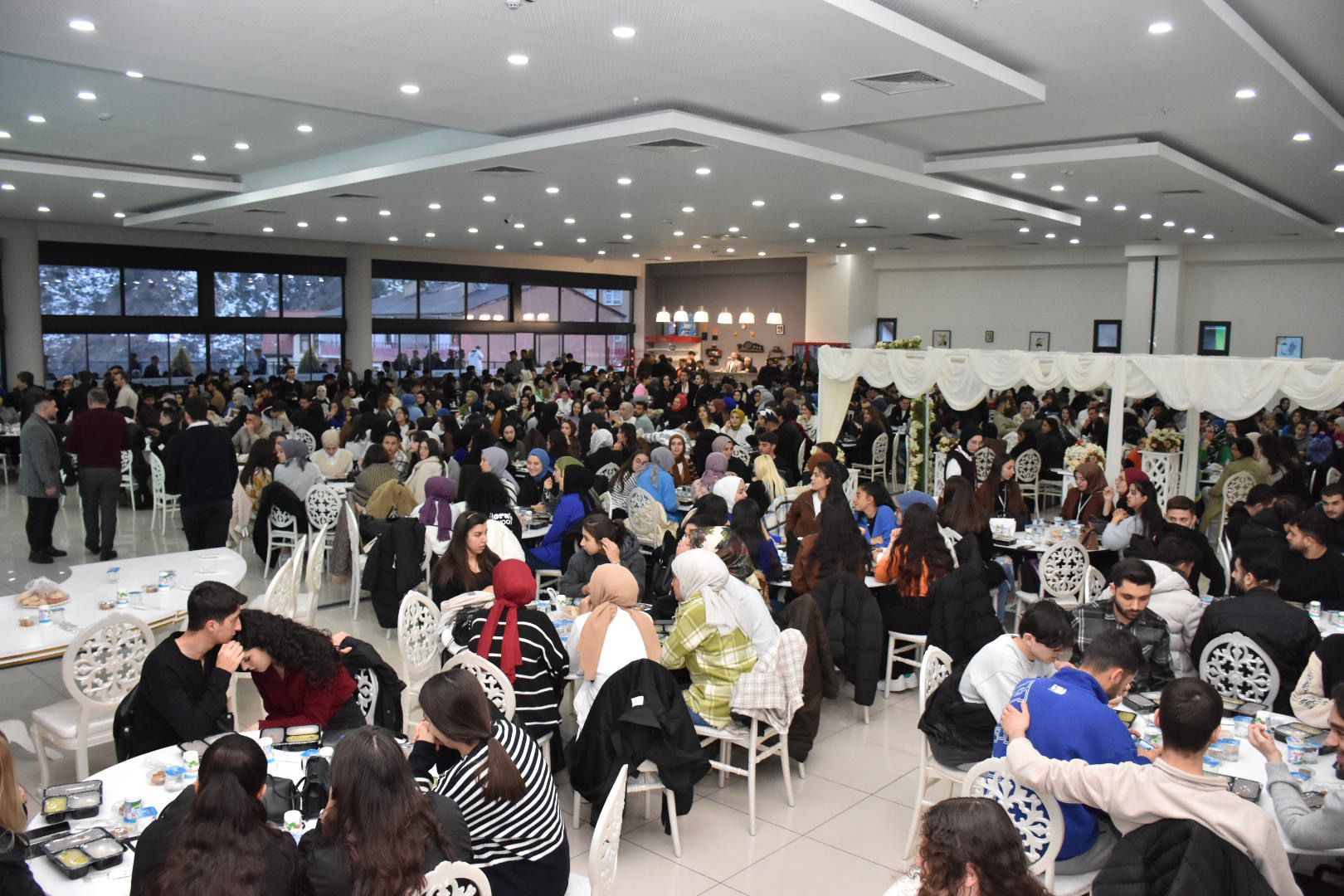 AK Gençlikten dev iftar 3