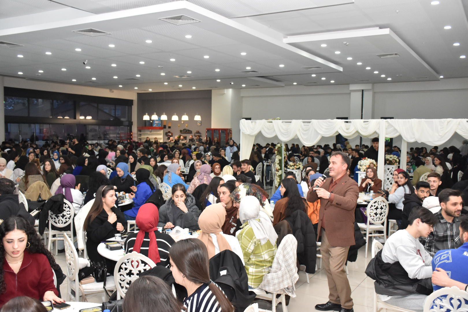 AK Gençlikten dev iftar 4