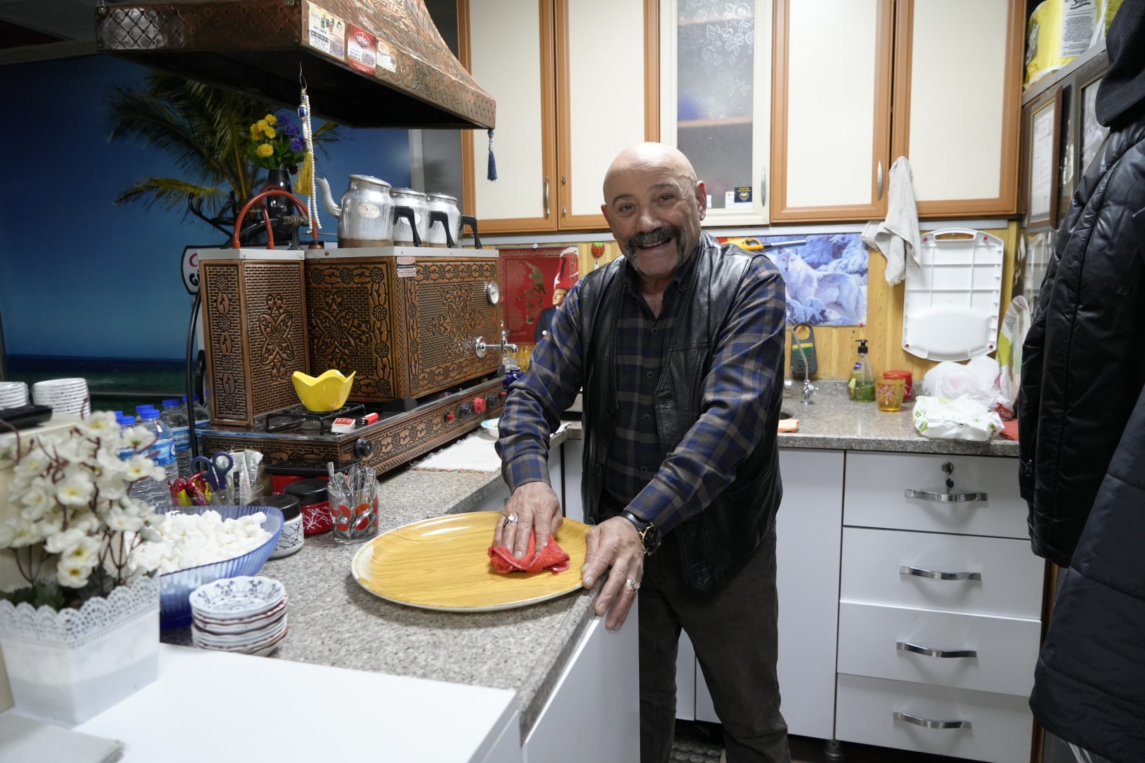 Gümüşhaneli kıraathaneci titizliğiyle müşterilerine ev ortamı sunuyor 5