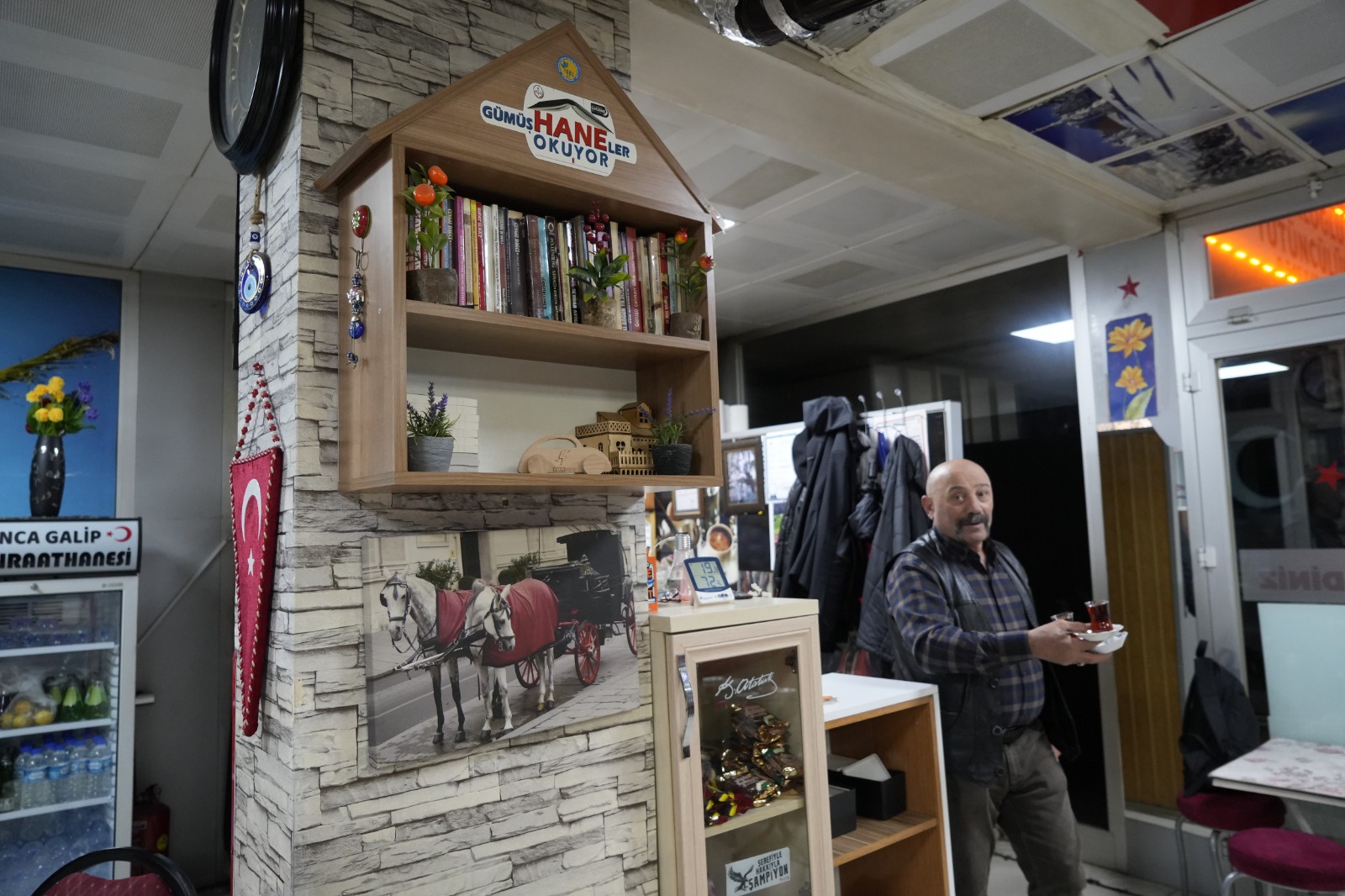 Gümüşhaneli kıraathaneci titizliğiyle müşterilerine ev ortamı sunuyor 2